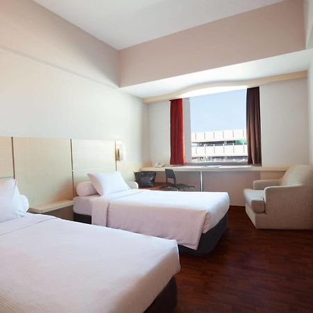 Ibis Mangga Dua Hotel Jakarta Exterior foto
