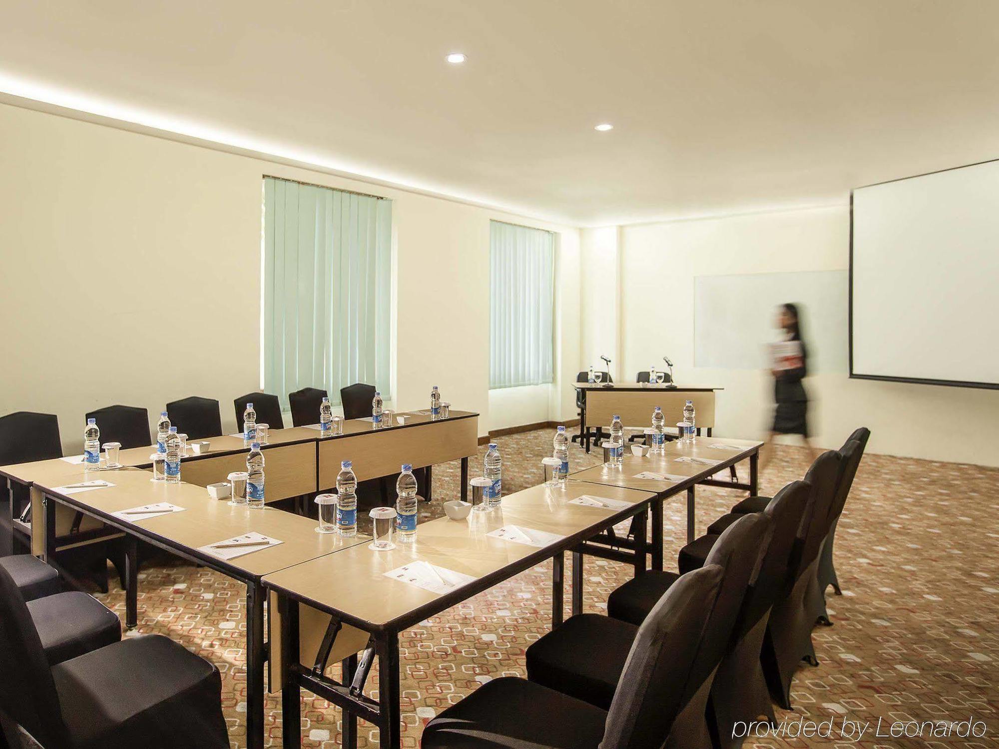 Ibis Mangga Dua Hotel Jakarta Exterior foto