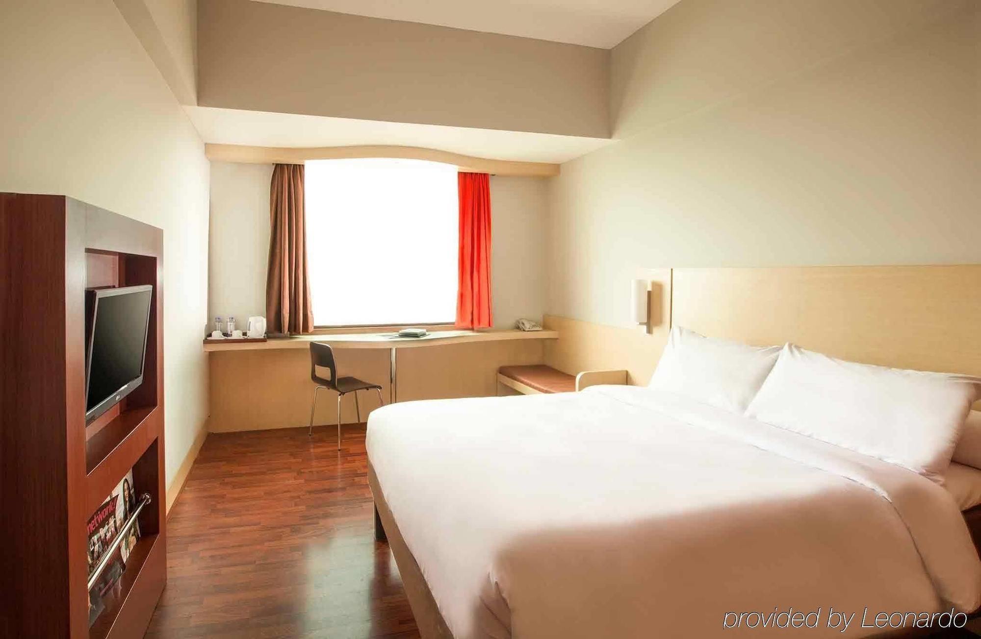 Ibis Mangga Dua Hotel Jakarta Exterior foto