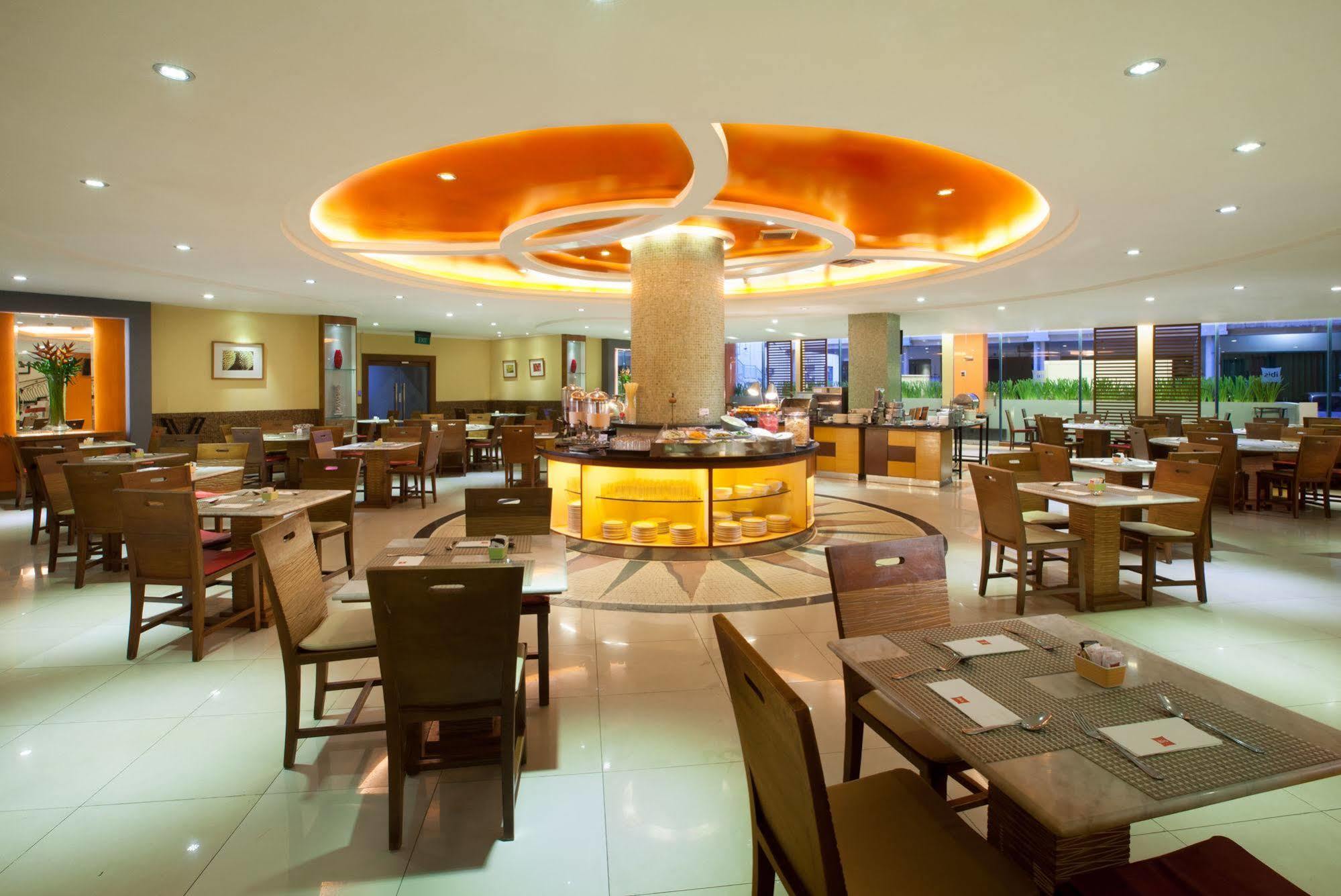 Ibis Mangga Dua Hotel Jakarta Exterior foto