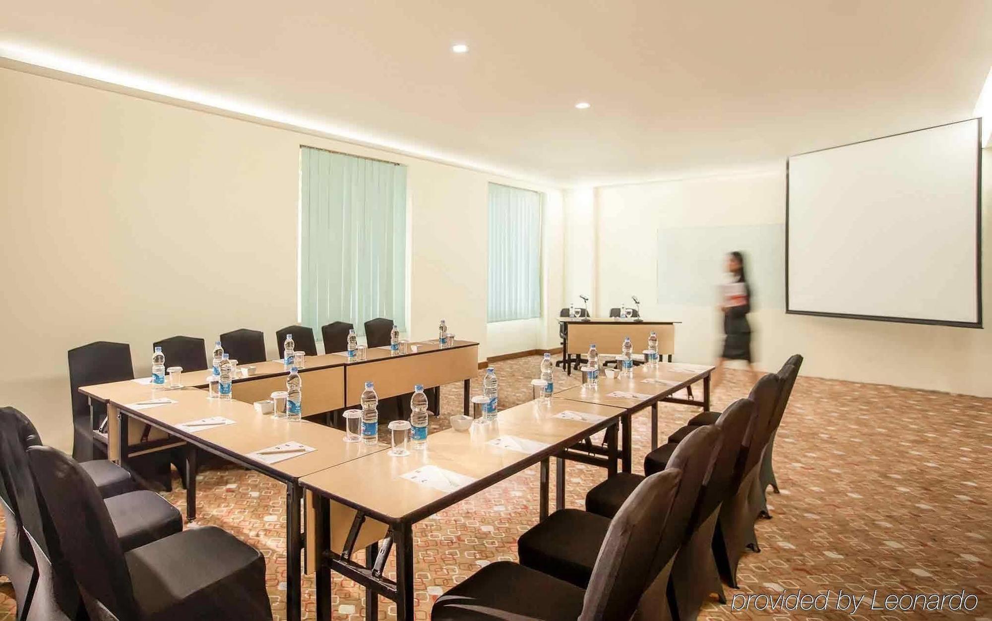 Ibis Mangga Dua Hotel Jakarta Exterior foto